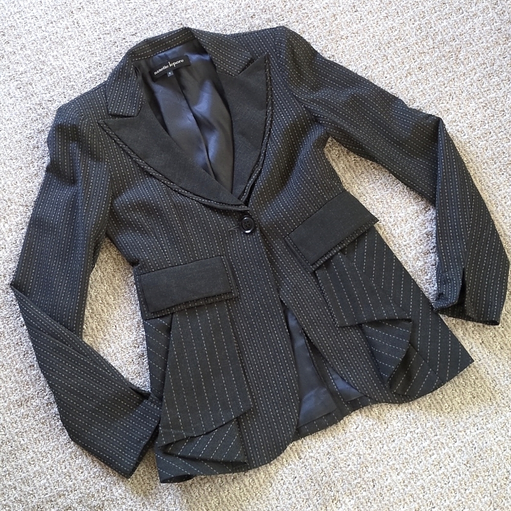 ADORABLE Nanette Lepore Pinstripe Peplum Structured Blazer w/Drape Details, Sz 0